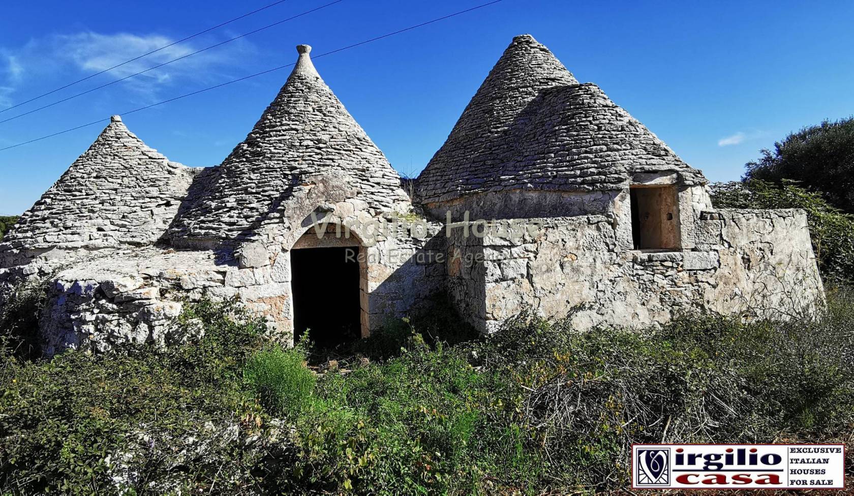 Rif. 393 Virgilio House propone in vendita a Martina Franca: Splendido rustico in trulli da ristrutturare composto da 3 coni e 3 alcove . E' situato 