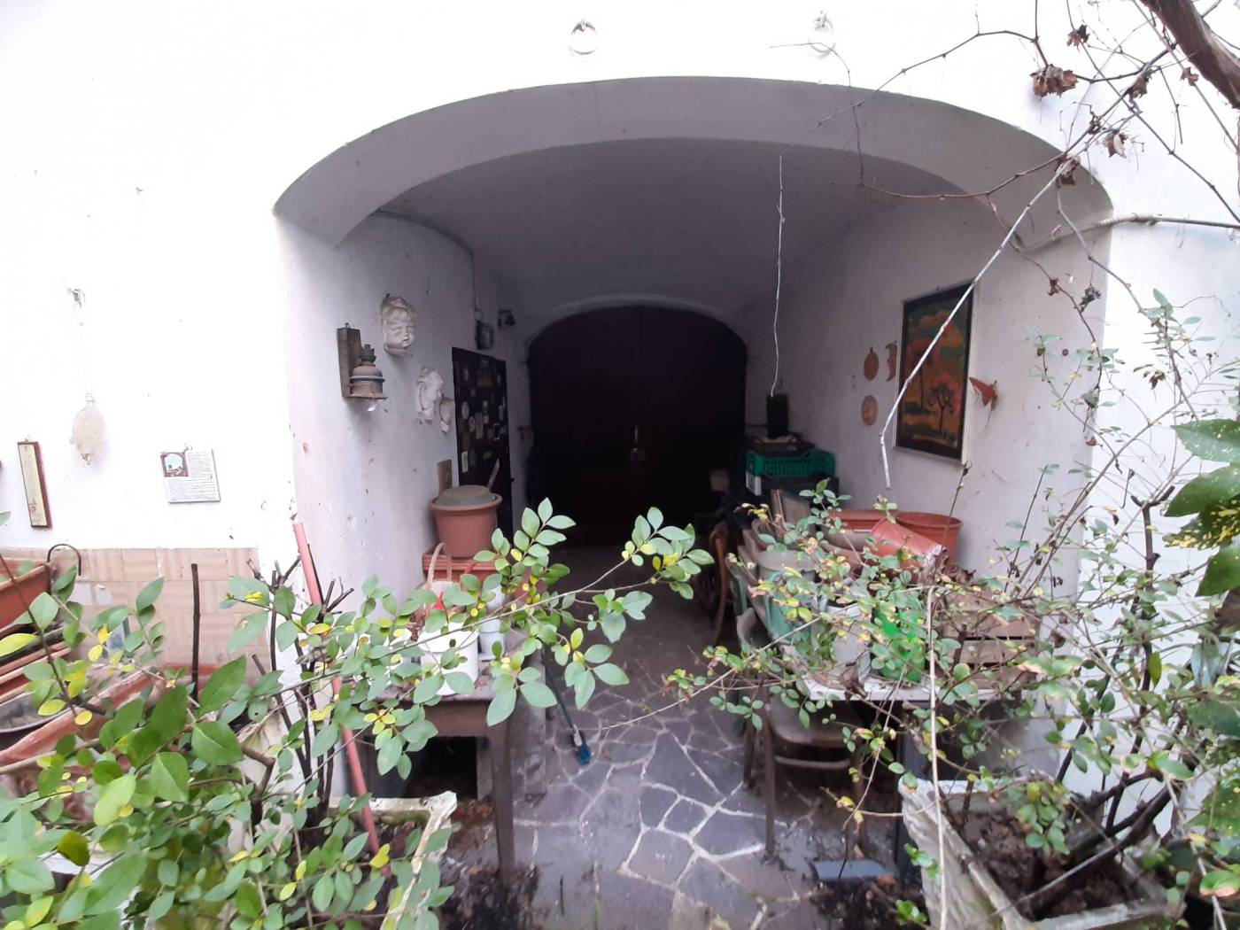 INGRESSO CORTILE INGRESSO CORTILE