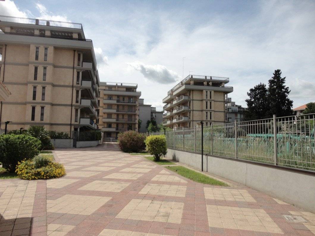 In Via Nicola Arpaia (tra Corso Roma e Piazza Padre Pio) proponiamo in locazione ad uso transitorio, in una palazzina di recente costruzione con 