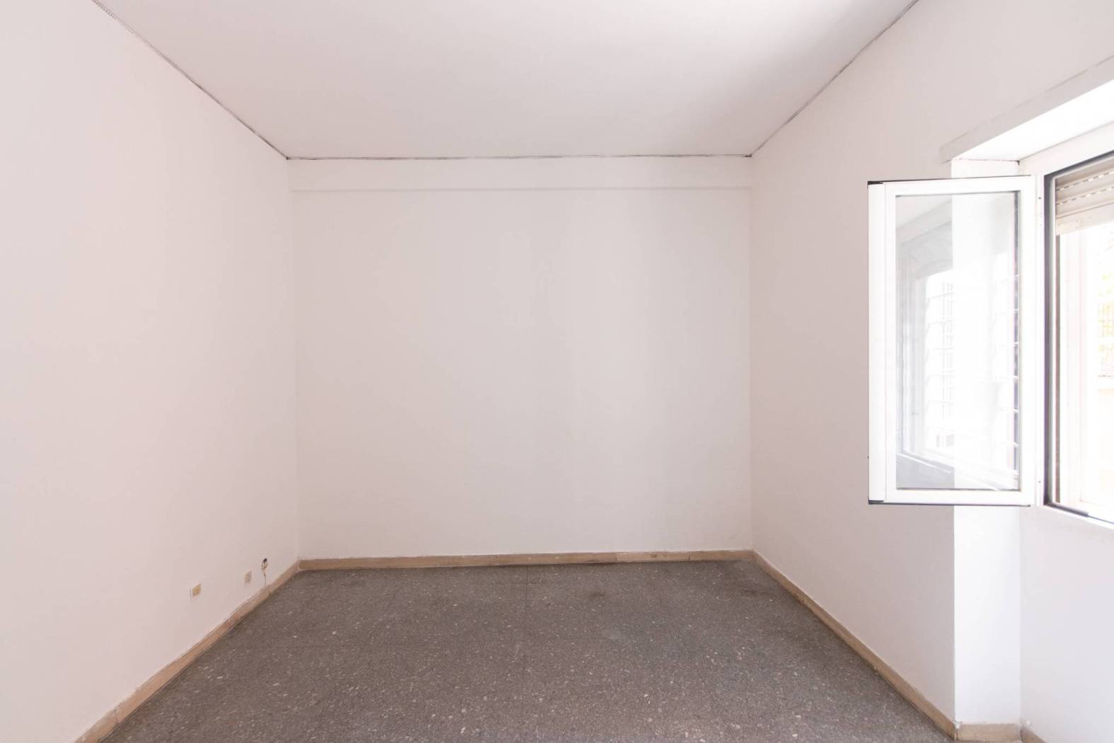 Stanza non arredata Stanza non arredata