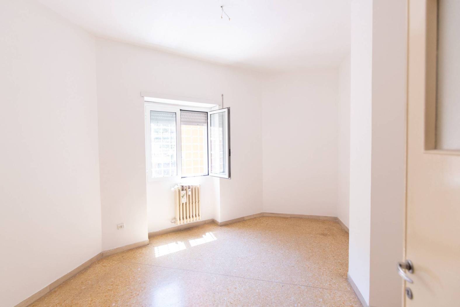 Stanza non arredata Stanza non arredata