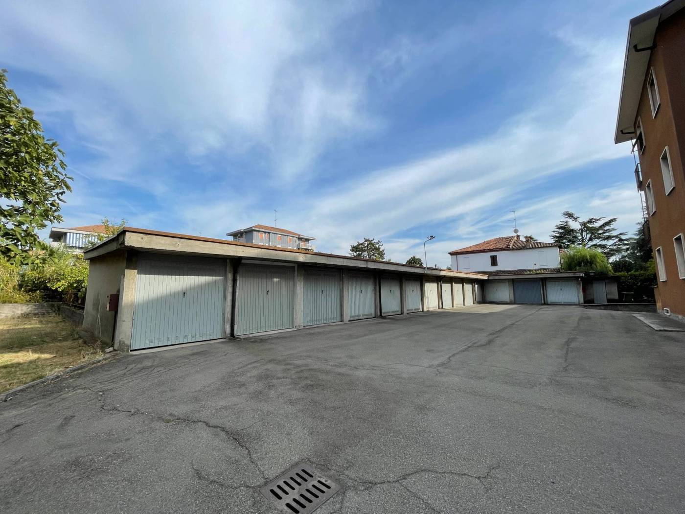 GARAGES IN VENDITA IN VIA TORTONA GARAGES IN VENDITA IN VIA TORTONA