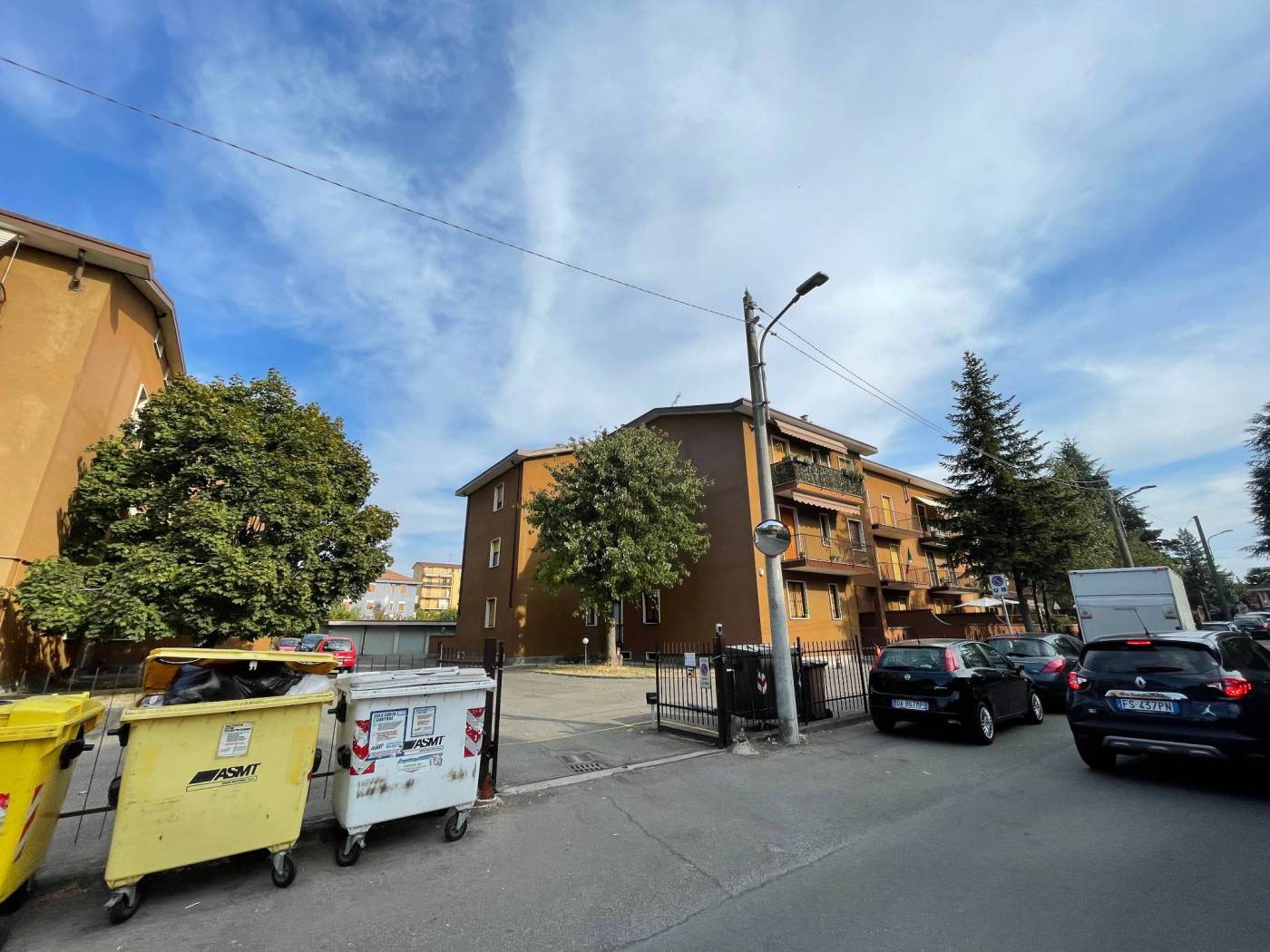 CANCELLO AUTOMATICO IN CORTILE CANCELLO AUTOMATICO IN CORTILE