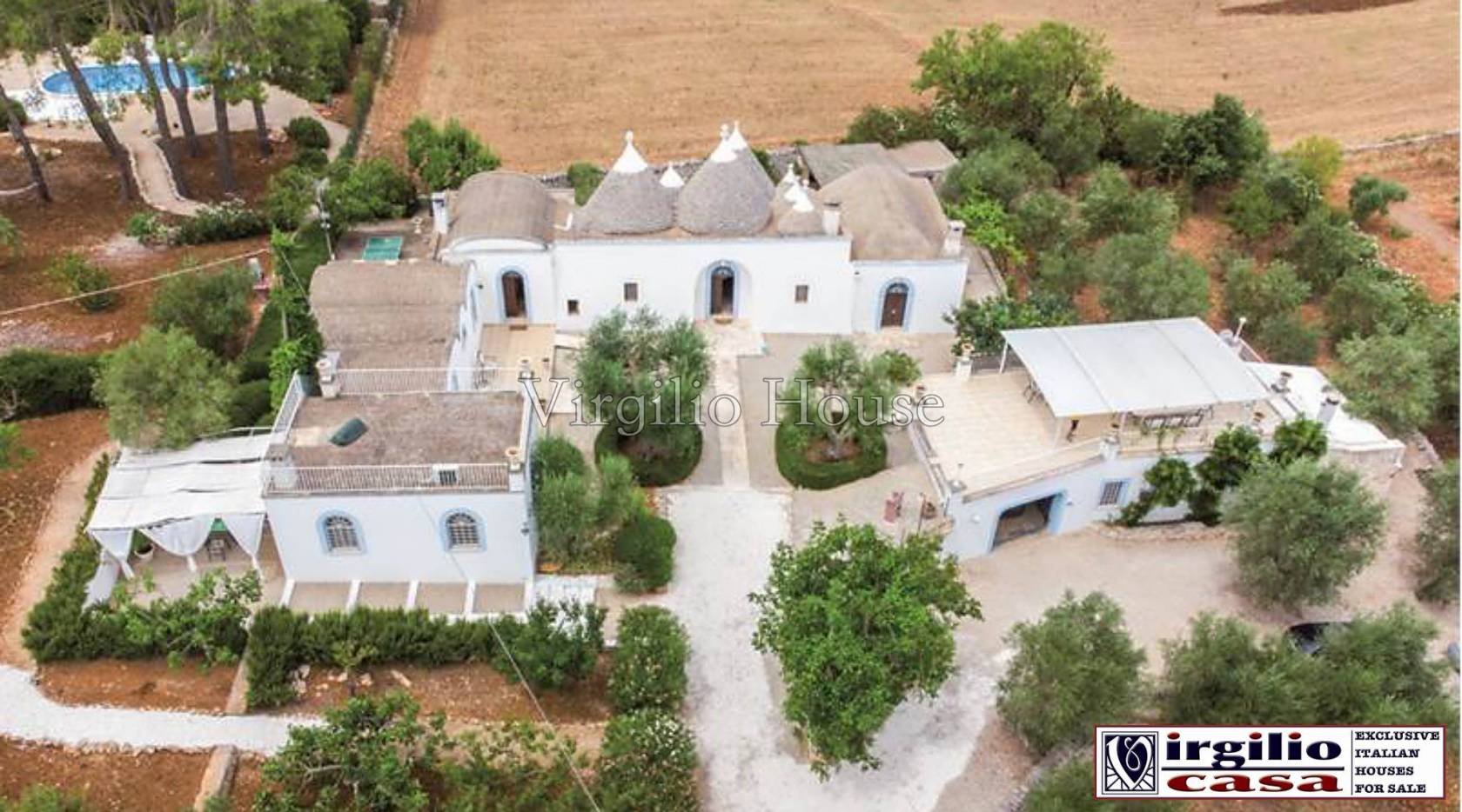 Agapanto - Virgilio House propone in vendita a Ceglie Messapica, in Contrada Recupero Tenuta Agapanto è unaproprietà di pregio con trulli e piscina 