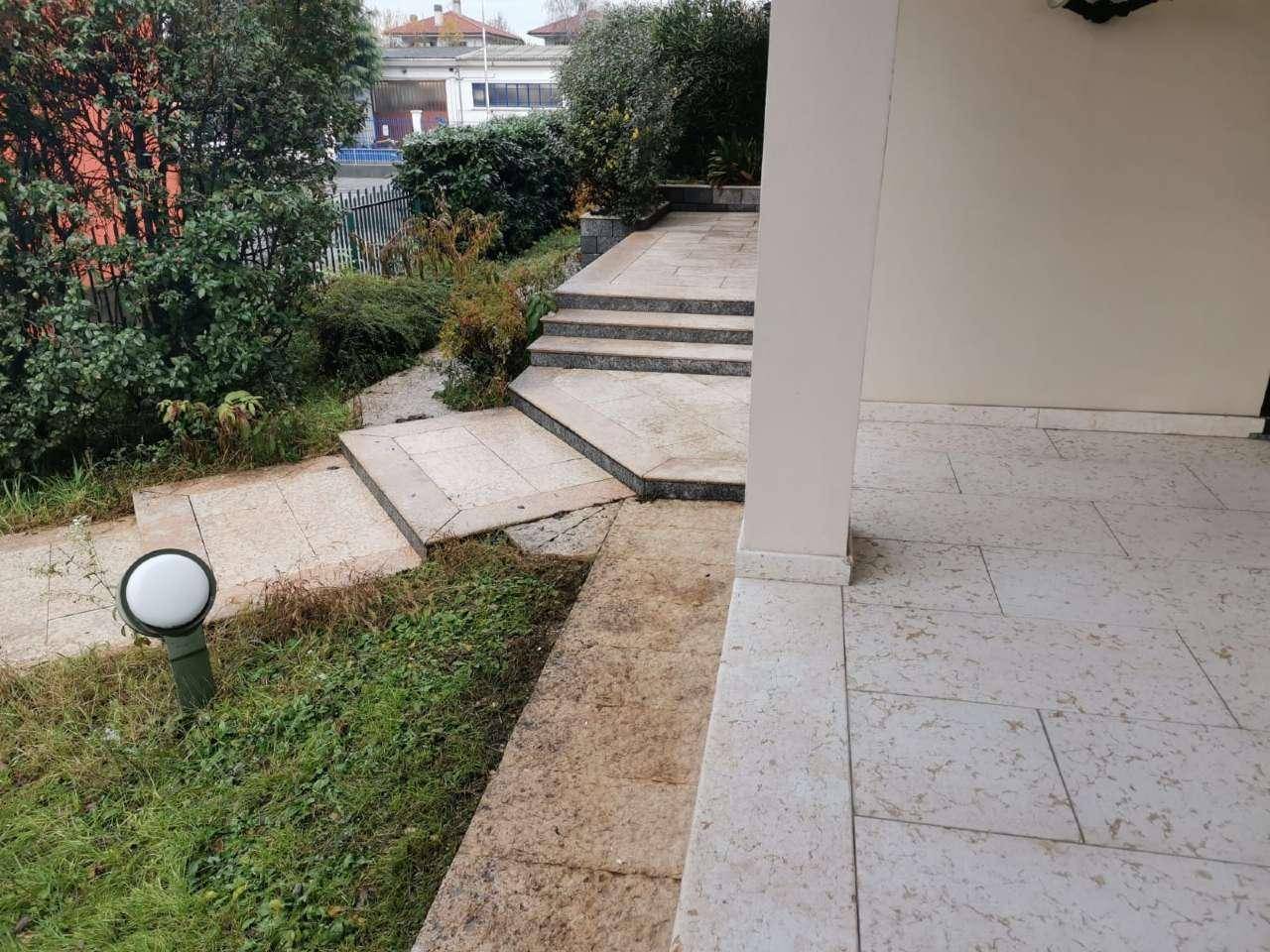 00b8b73b-353e-4a9c-9957-7b235847bc40 - Rif. DL950 