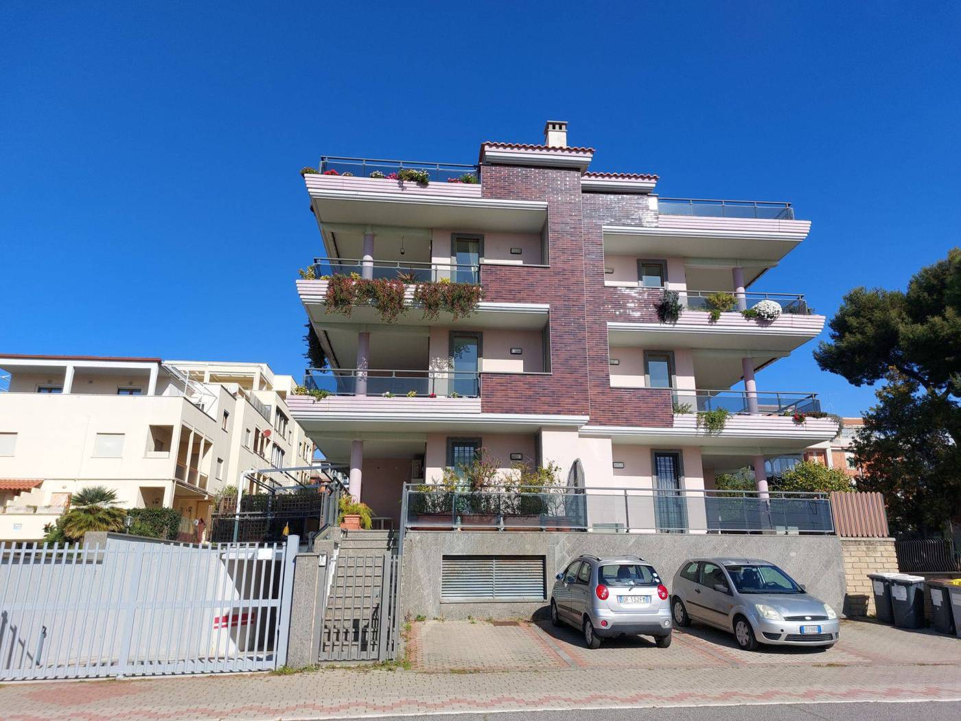 Nella Zona di Santa Marinella, in piccola palazzina di nuova costruzione, proponiamo in affitto un appartamento di 46 mq. al primo piano. Composto 
