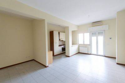 Stanza non arredata Stanza non arredata