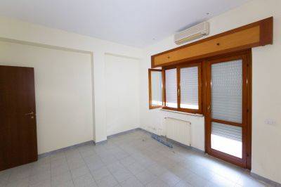 Stanza non arredata Stanza non arredata