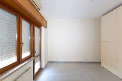 Stanza non arredata Stanza non arredata