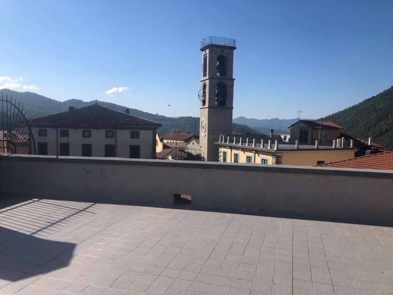 appartamento con terrazzo fivizzano centro piazza 