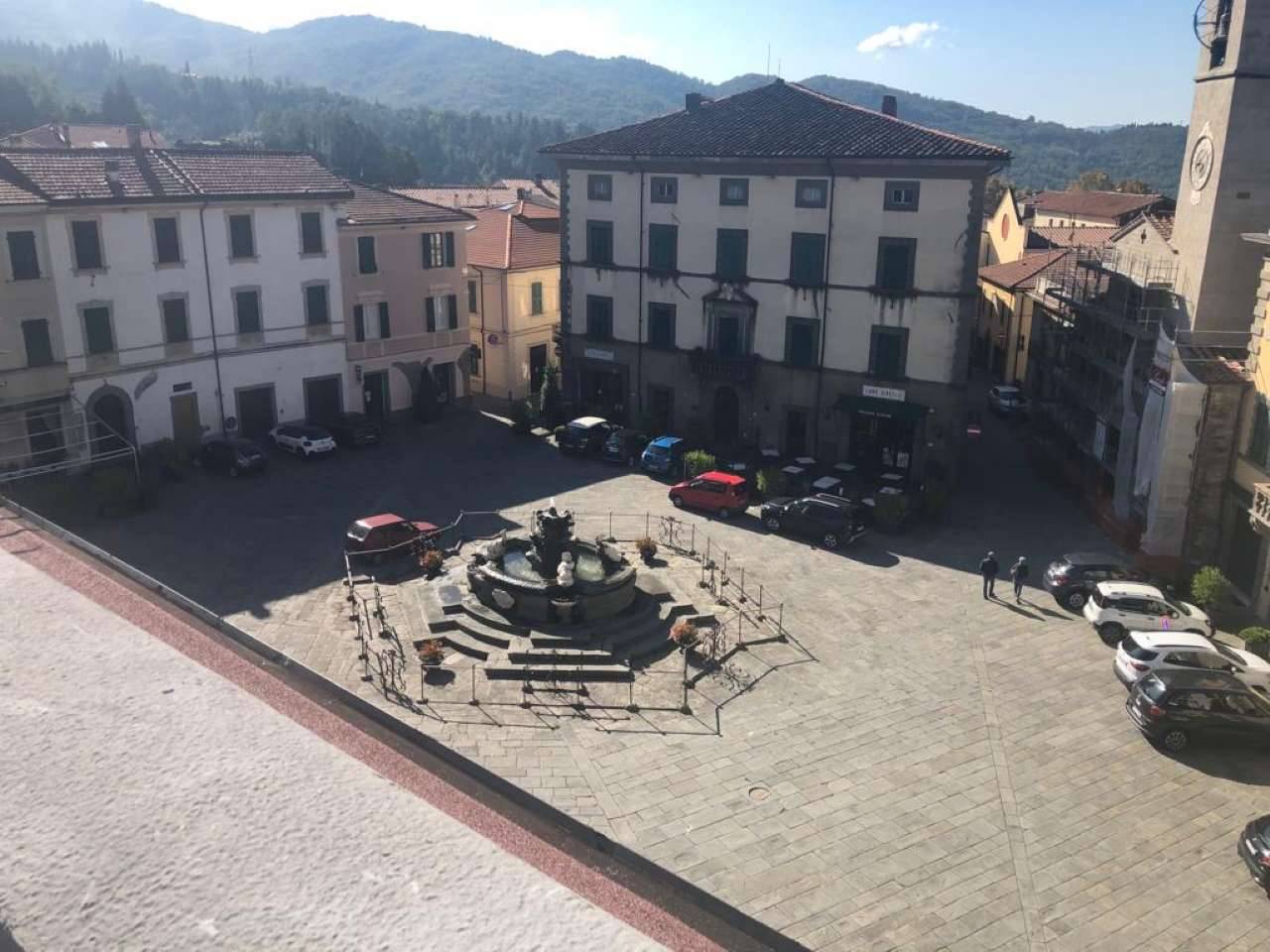 appartamento con terrazzo fivizzano centro piazza 