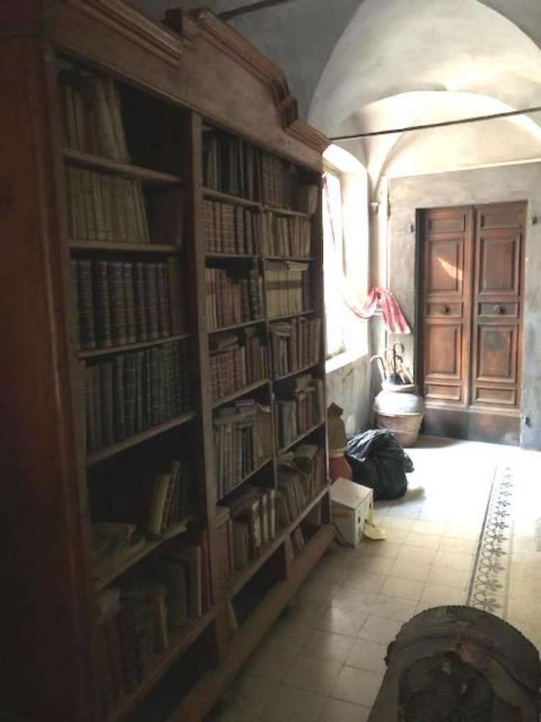 appartamento con terrazzo fivizzano centro piazza 