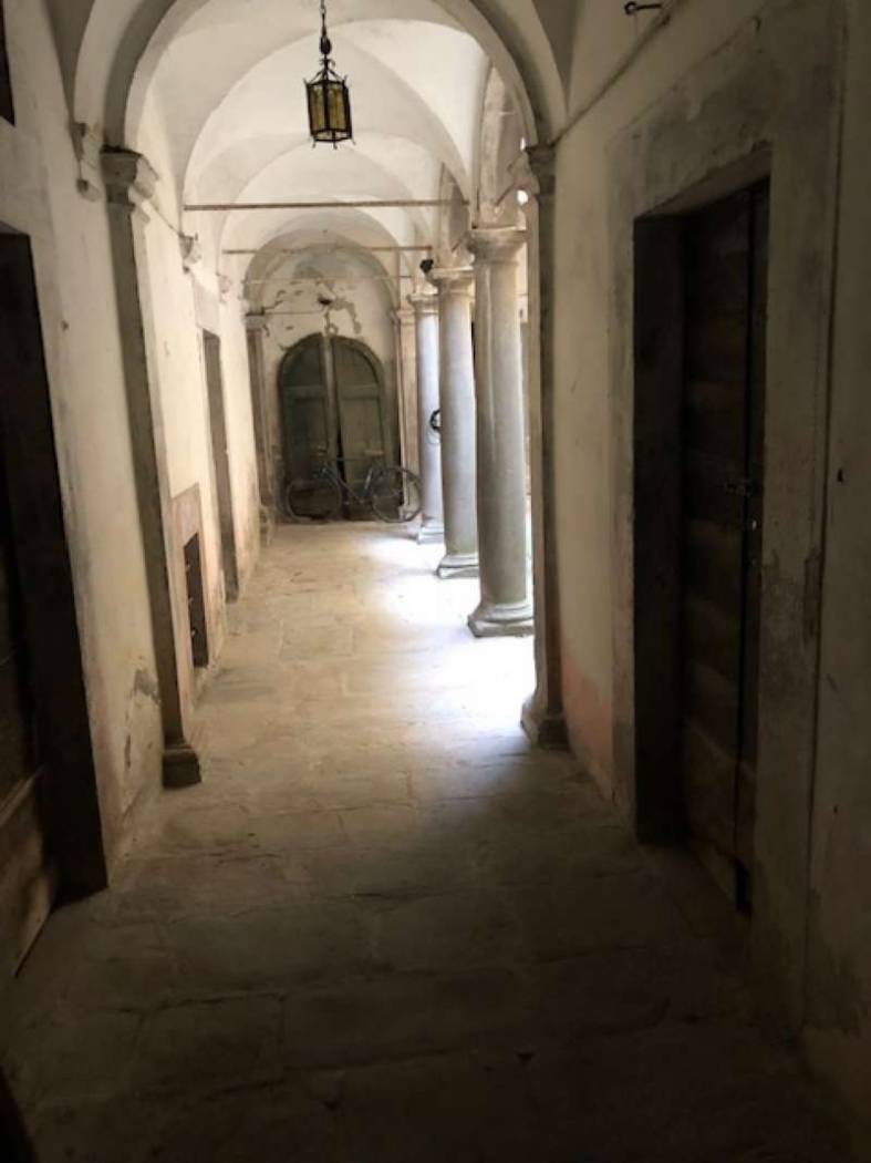 appartamento con terrazzo fivizzano centro piazza 