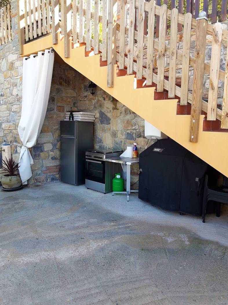 cucina estiva sottoscala