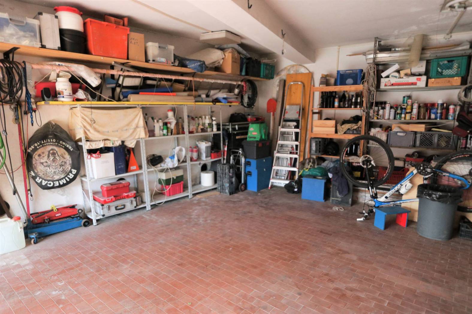 GARAGE