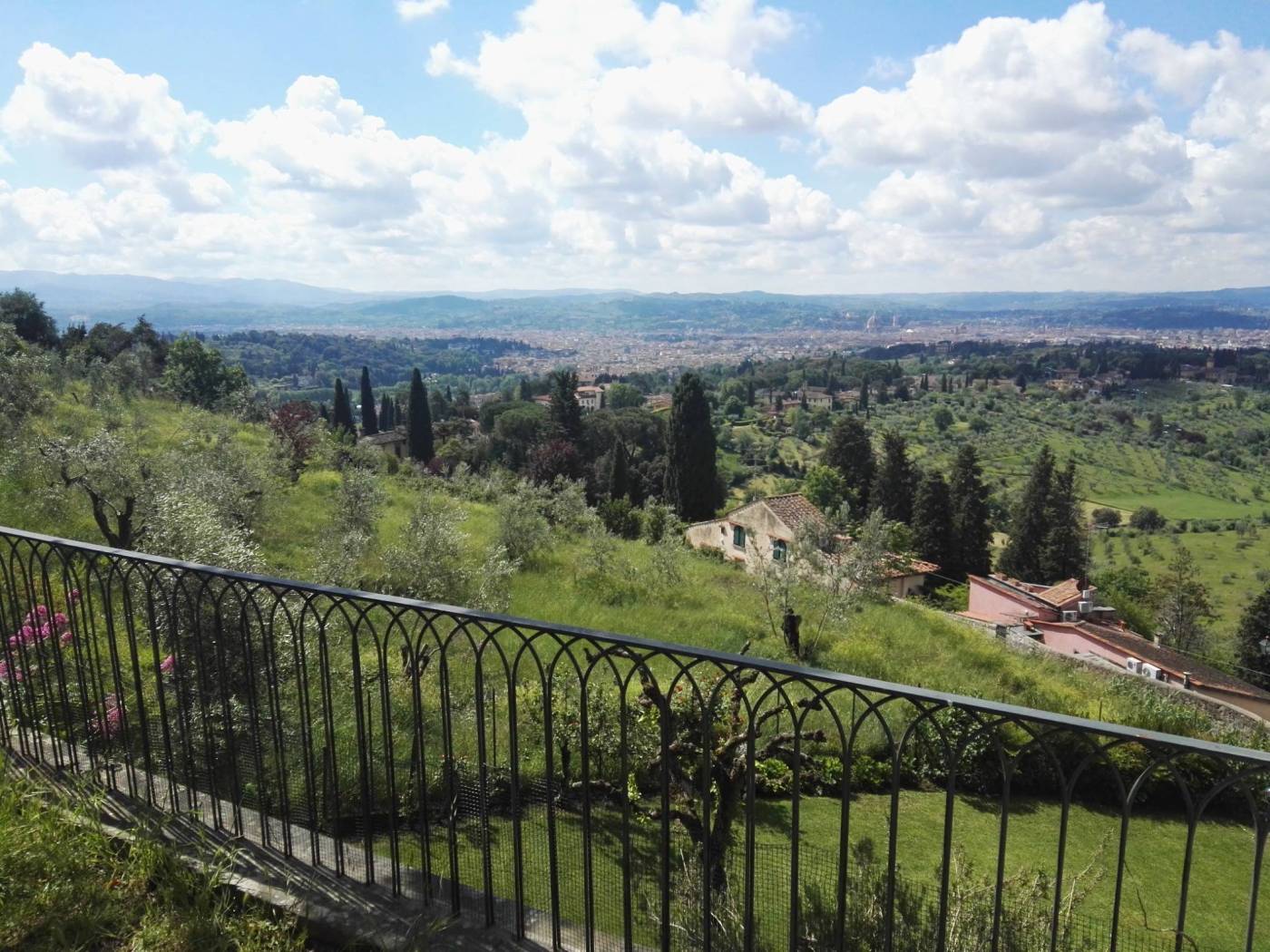 AF55BELA, FLORENCE, BOLOGNESE, Apartment 150sqm, 5.5 rooms, Garden 150sqm.Eu. 1800.00 In a private and elegant context, part of a beautiful building, 