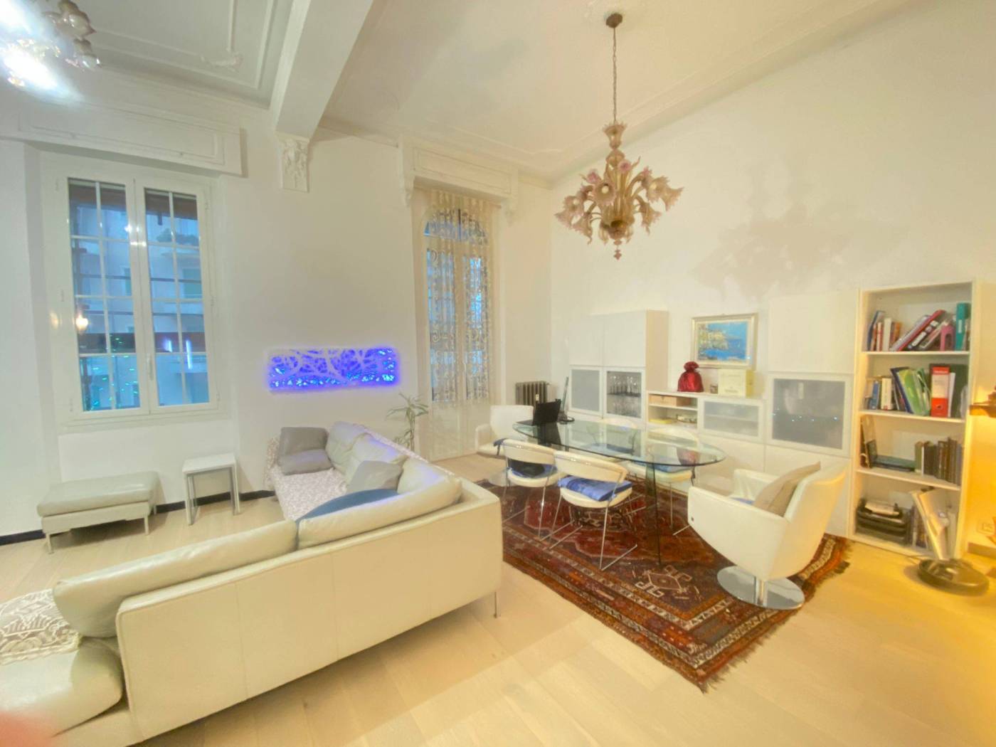 ALBARO - CORSO ITALIA: Proponiamo in locazione appartamento signorile ristrutturato e completamente arredato. L'immobile è composto da: ingresso, 