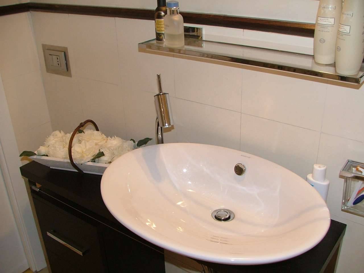 LAVANDINO BAGNO 1