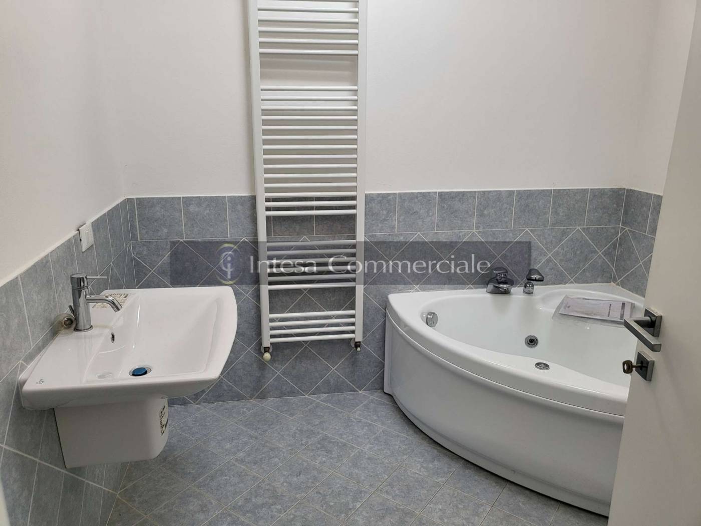BAGNO CON VASCA