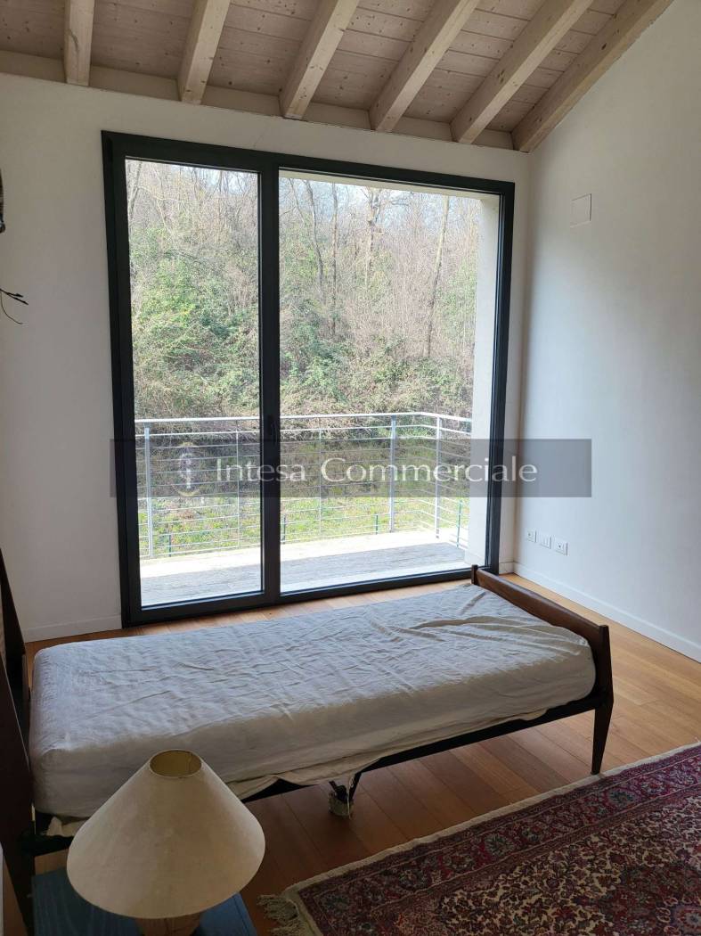 CAMERETTA CON BALCONE