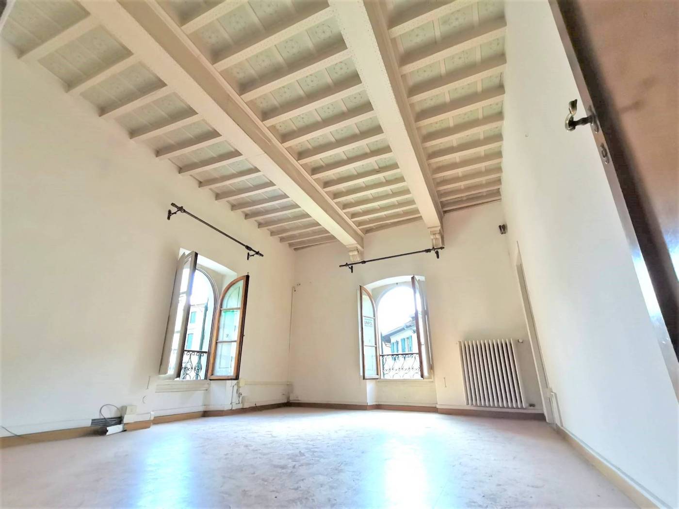 REF: VE000ZESCALL, S. CASCIANO CENTRO, NS EXCLUSIVE, Portion of the building 230 m2. Balcony. Eu.319,000 In San Casciano, a town between the valleys 
