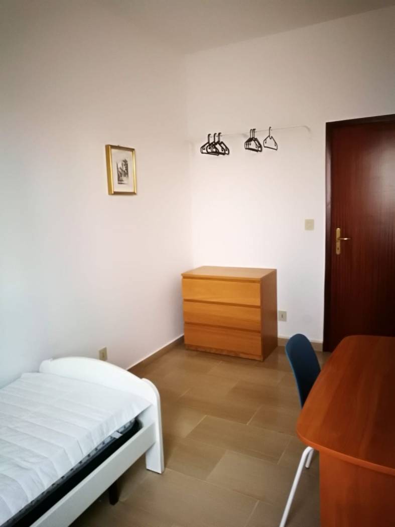 CORSO PIAVE - All'Interno di un'Appartamento, in ottimo stato, disposto al quinto Piano con ascensore e composto da: Ingresso, Cucina abitabile, 