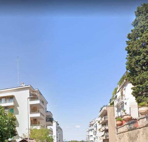 Straordinario appartamento posto al secondo piano altezza attico. Panoramico, mq 440, rifinitissimo, terrazzato con ampio box. Richiesta informazioni 