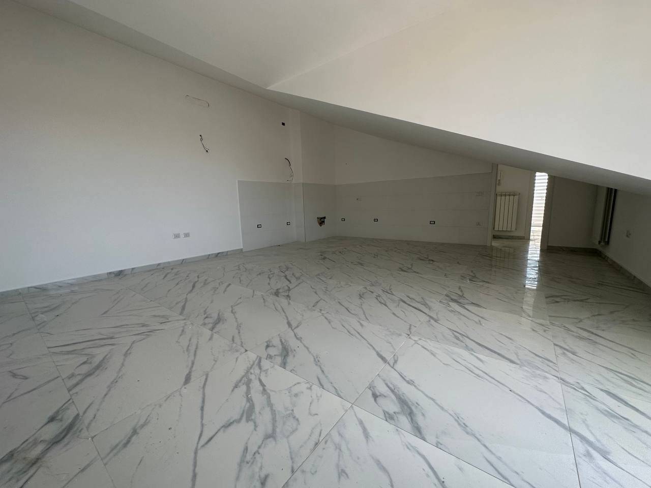 La TECNOimm propone in vendita nel comune di Gricignano di Aversa, un appartamento di nuova costruzione in classe A, posto all'ultimo piano di un 