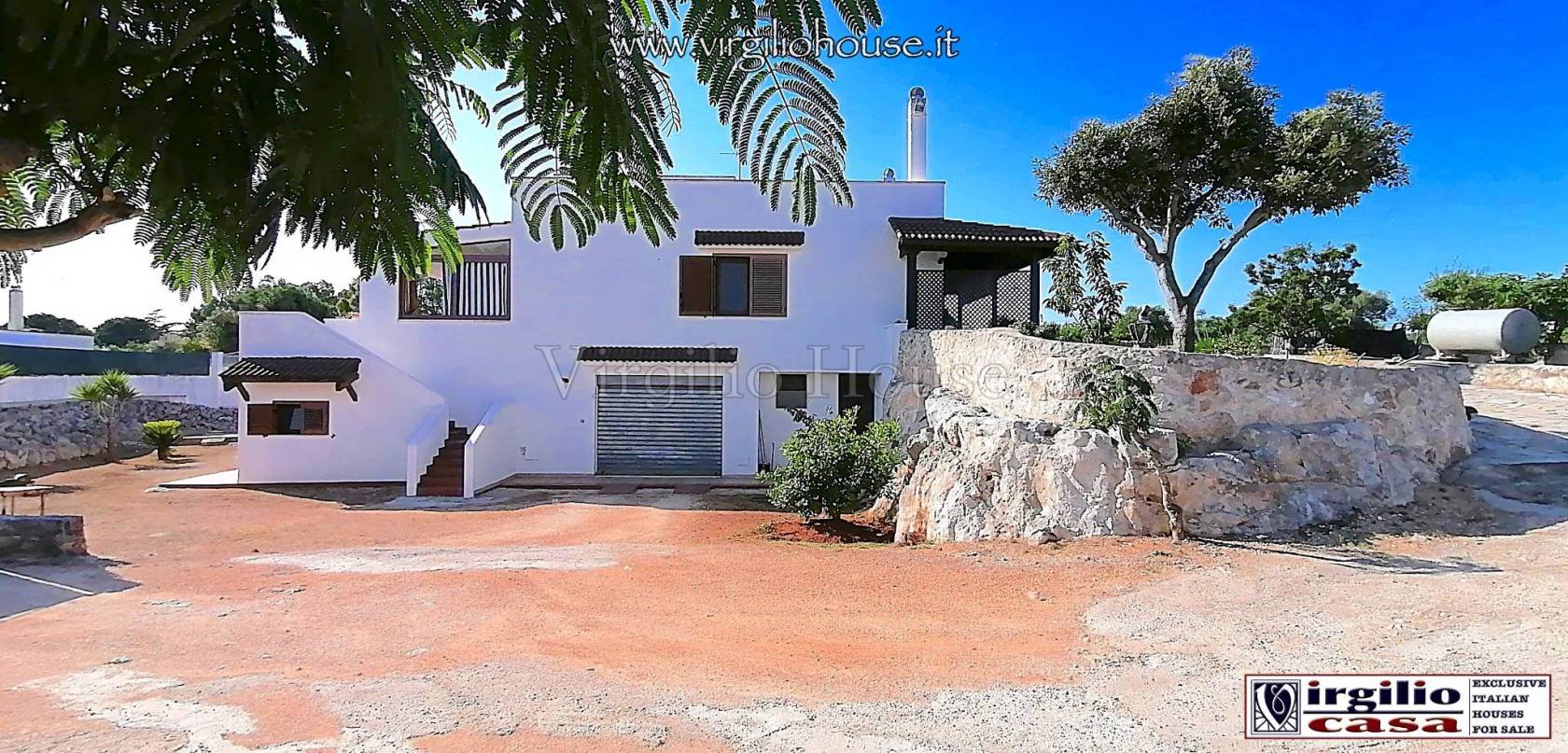 Ref:289: VIRGILIO CASA REAL ESTATE PROPONE IN VENDITA A OSTUNI: a soli 1,5 km dal centro di Ostuni Villa di recente costruzione, su 2 livelli, 