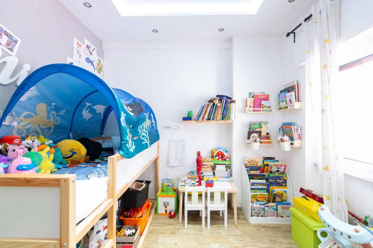 Stanza arredata Stanza arredata