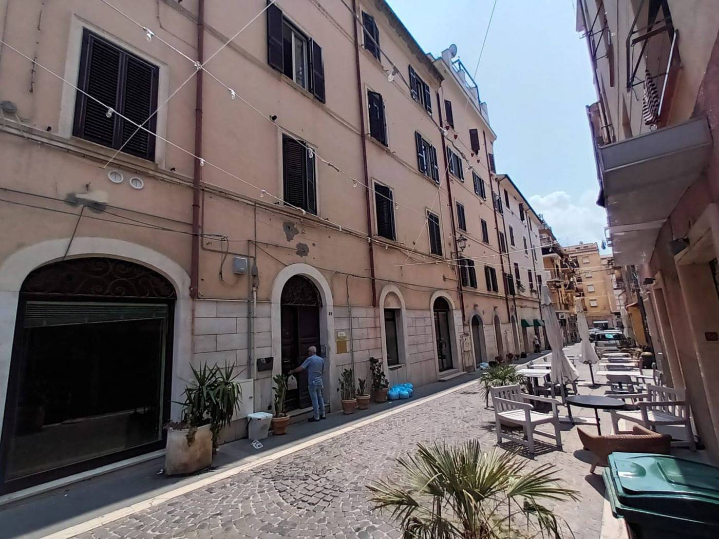 L'Agenzia Immobiliare Tecnoedil, propone in locazione un appartamentino posto al 1°P.con ascensore, composto da: soggiorno con angolo cottura, camera 