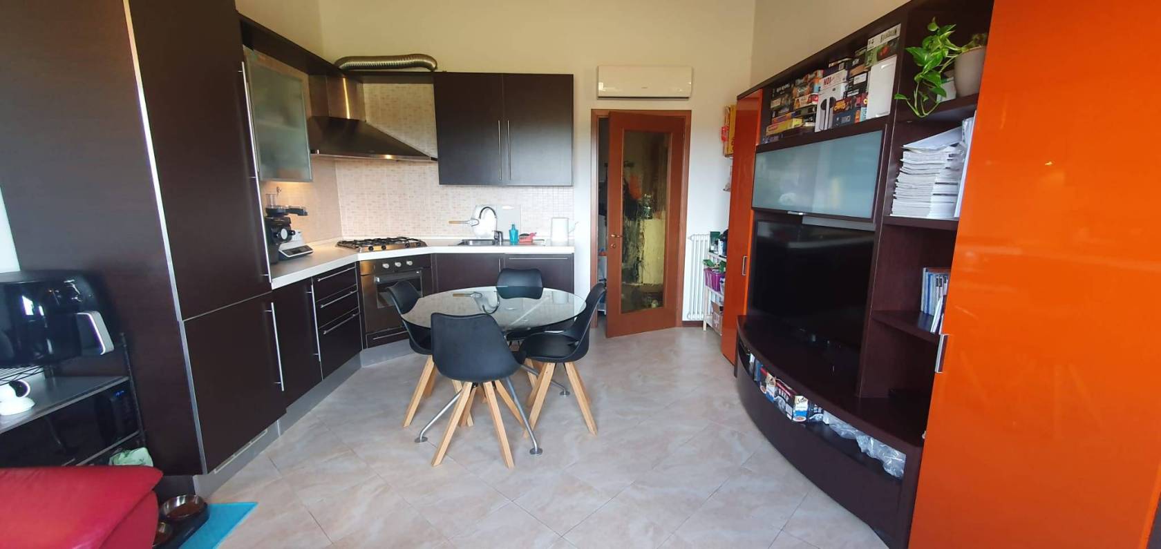 SAN MARTINO - In piccola palazzina del 2007, di sole sei unità abitative , disponibile dal 1 Giugno. Appartamento arredato al secondo piano e 