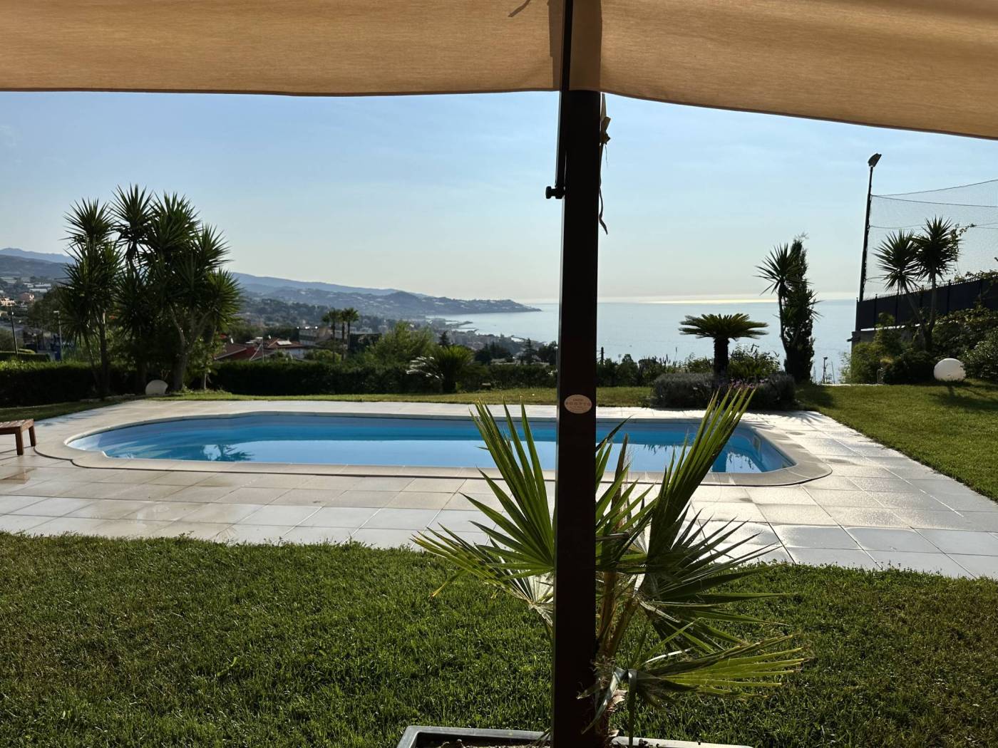 Stately Villa…Sanremo…. The Villa is a prestigious property located in the city of Sanremo. a few kilometers from the French border with the renowned 