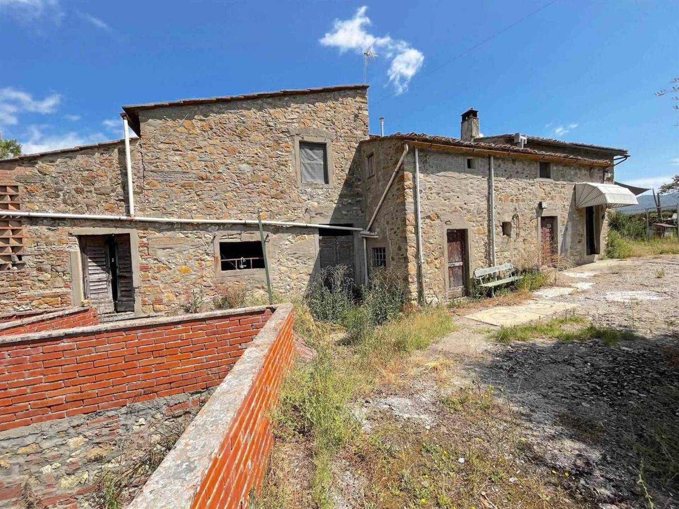 REF: VE000PICAR - GREVE IN CHIANTI FARMHOUSE 130 SQM WITH STABLE AND ANNEXES for a tot. 140 m2. Yard and land. Eu.400,000 Greve in Chianti/CASTEL 