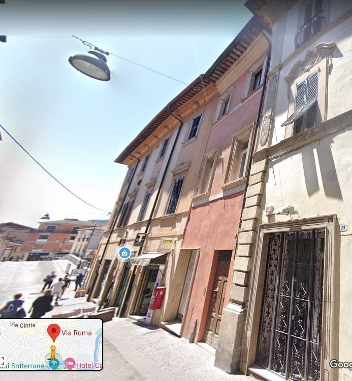 esterno negozio prima dell'inizio dei lavori