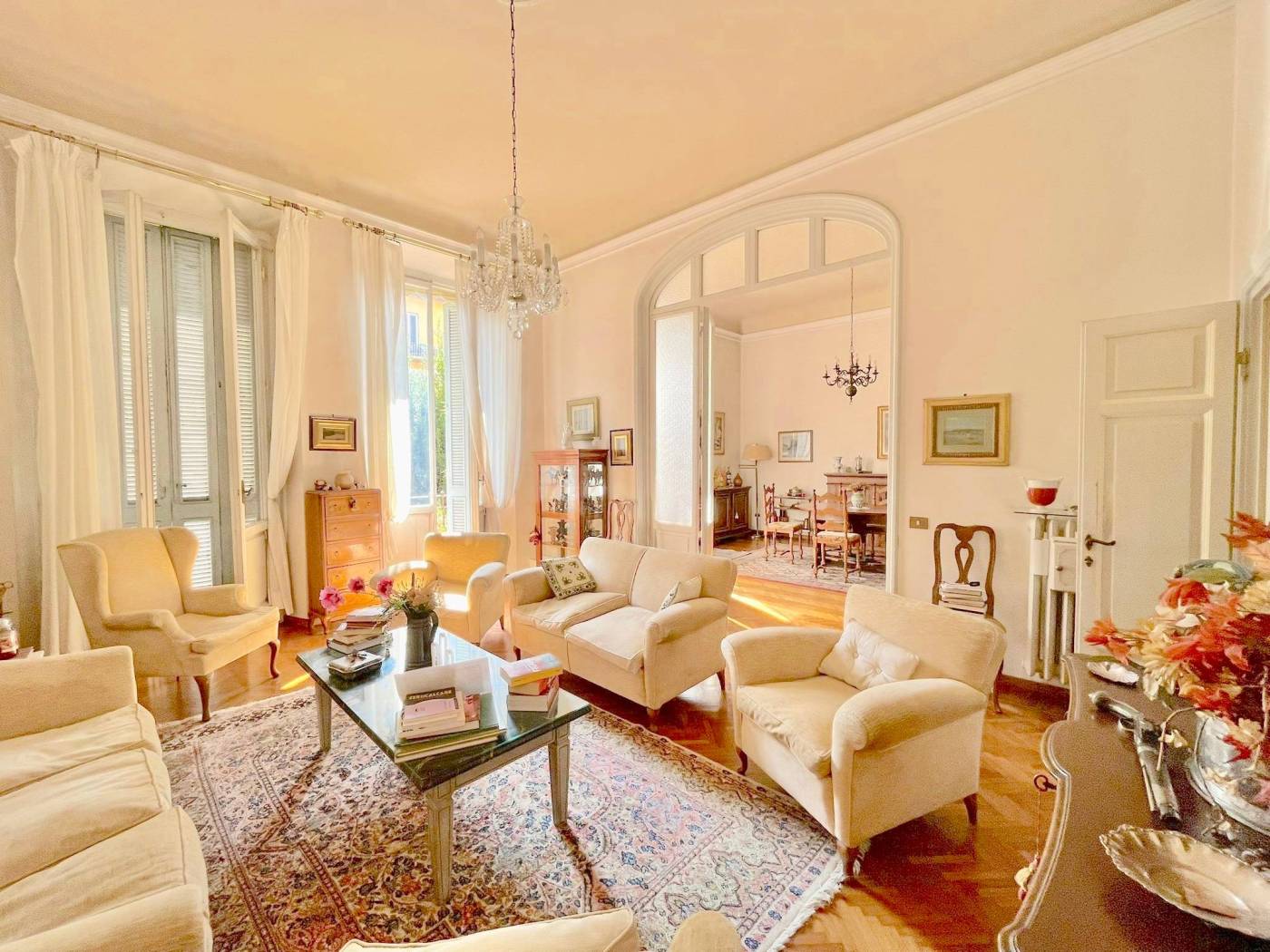 VE7BENA,FIRENZE,DONATELLO,Appartamento primo p. 210 mq LORDI,7 vani. Balcone. Cantina. Eu. 800.000 In zona assolutamente signorile e residenziale, 