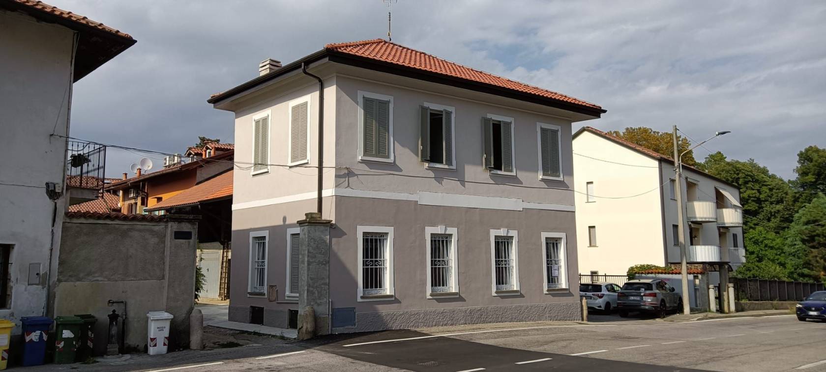 BERNAREGGIO, frazione Villanova, a soli 2 km da Vimercate, casa d'epoca indipendente, pronta consegna, viene consegnata TOTALMENTE RISTRUTTURATA, sia 
