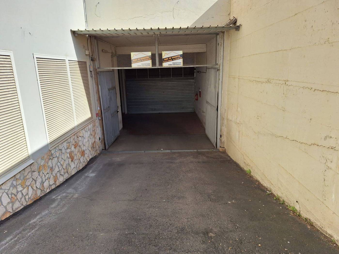 L'Agenzia Immobiliare Tecnoedil, propone in vendita in Via Tevere, zona semi-centrale di Civitavecchia, diversi tagli di box auto a partire da 14 mq. 