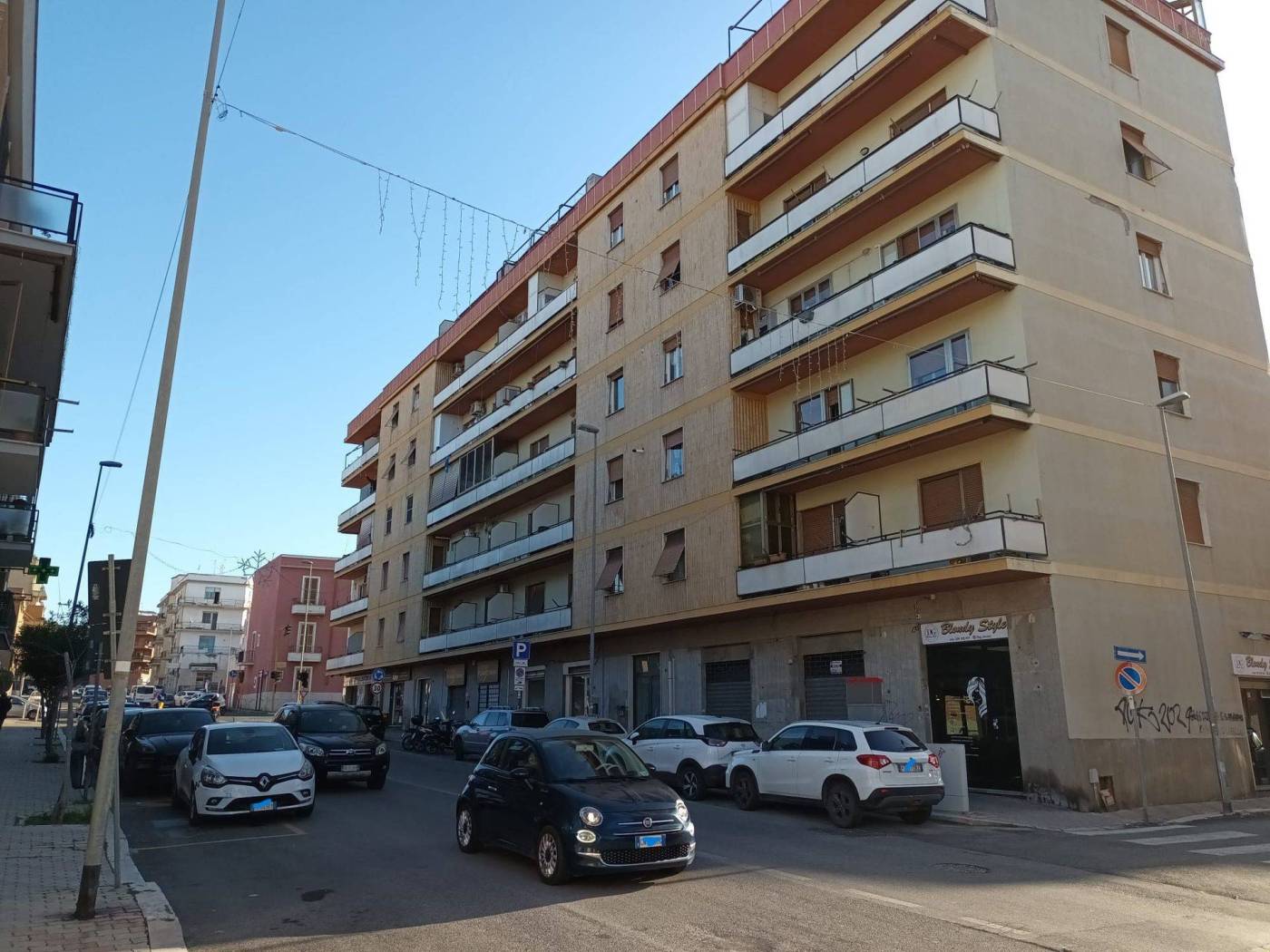 L'Agenzia Immobiliare Tecnoedil, in Zona Centro, Viale Giacomo Matteotti, propone in vendita un attico (ultimo Piano), su unico livello di 120 mq. 