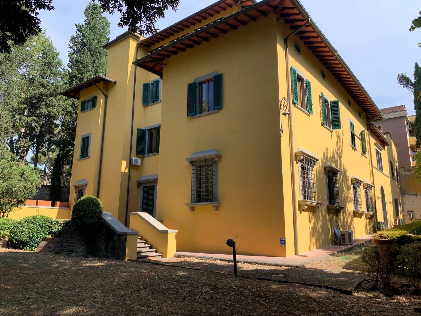 Villa libera su 4 lati con parco circostante