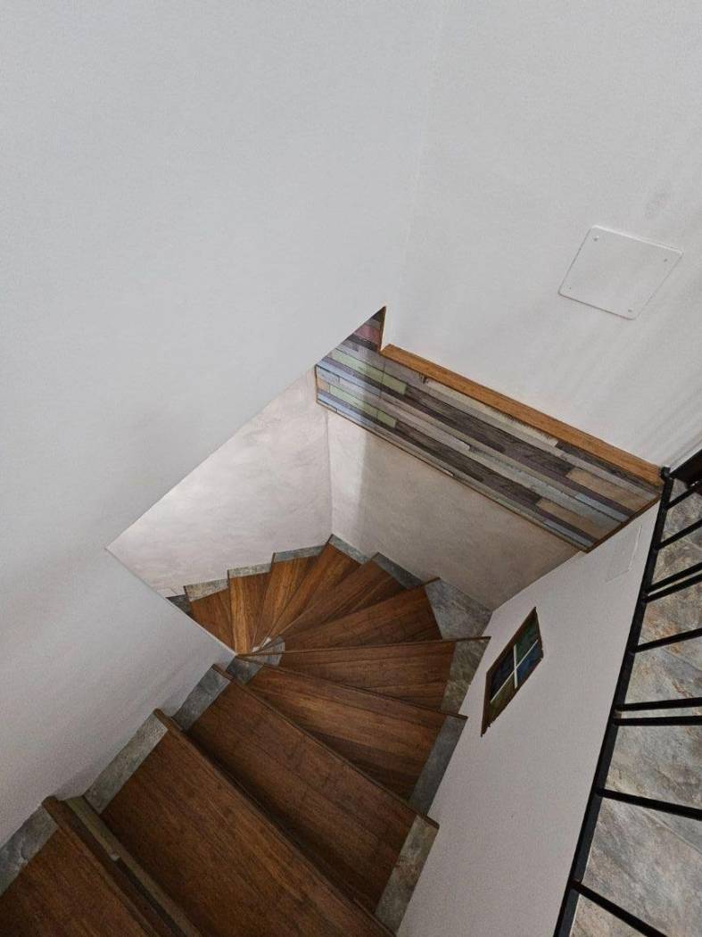 scale per accedere al piano terra