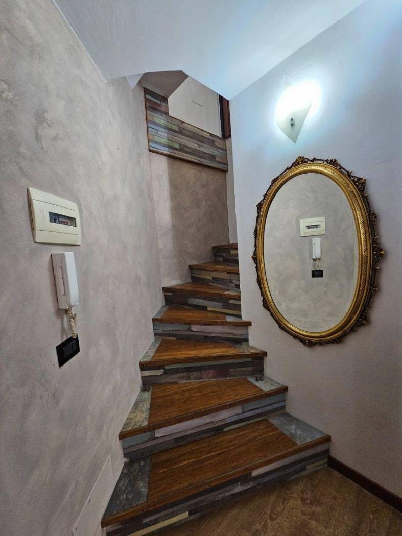 scale per accedere al piano terra