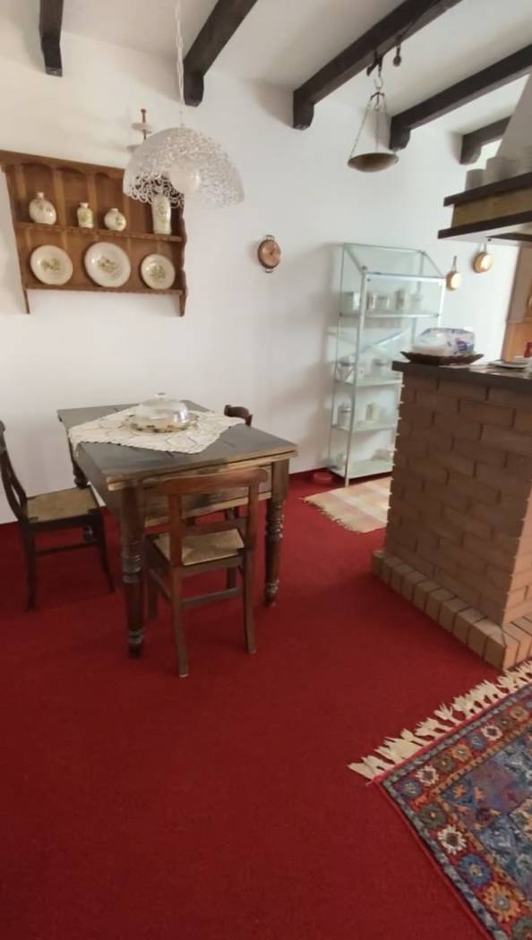 Bardonecchia, a stone's throw from the central street, we rent a bright and welcoming apartment comprising entrance hall, large living room with sofa 