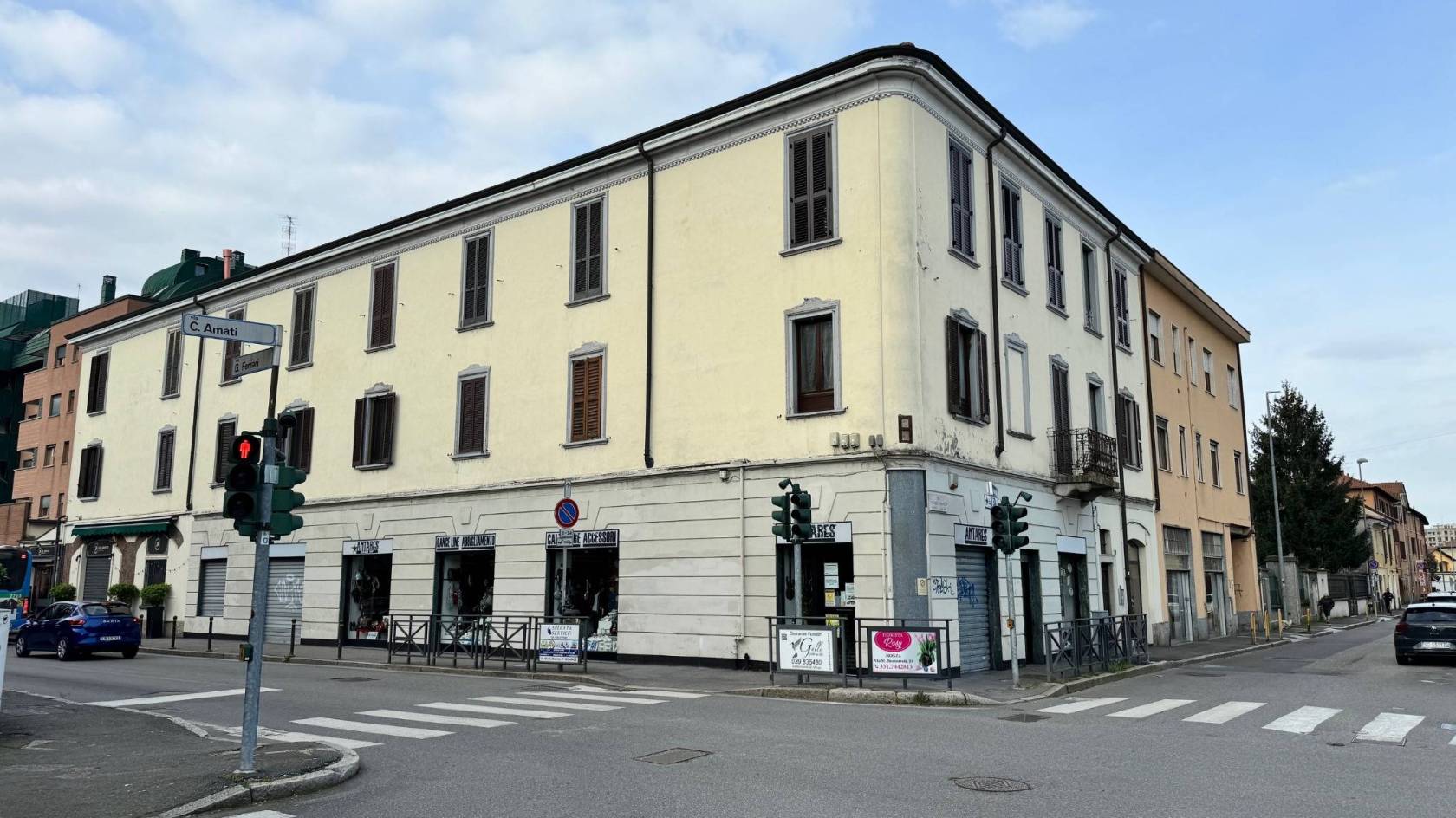 Bellissimo appartamento stabile vecchia Milano, elegante stabile d'epoca. L'immobile si trova al piano primo ed è composto da un accogliente 