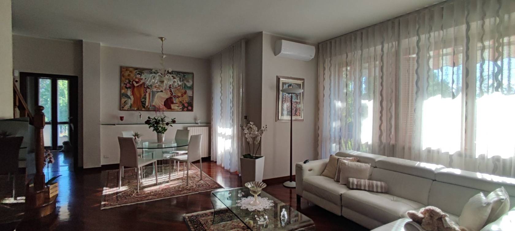 Salone