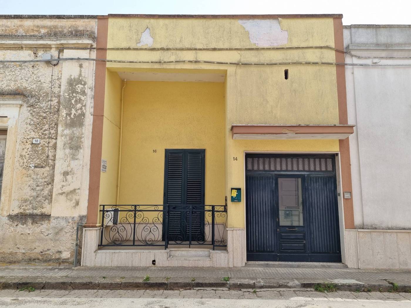 Copertino - In zona centro proponiamo una casa indipendente posta al piano terra caratterizzata da tipiche volte a stella. E' composta da 