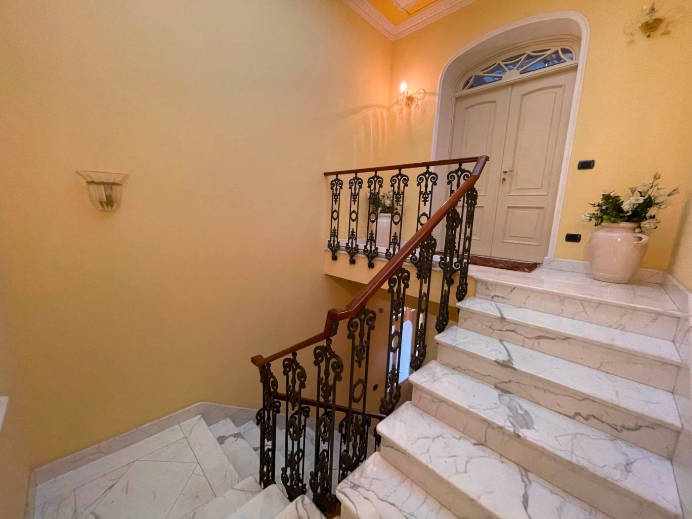 SCALA IN MARMO CARRARA SCALA IN MARMO CARRARA