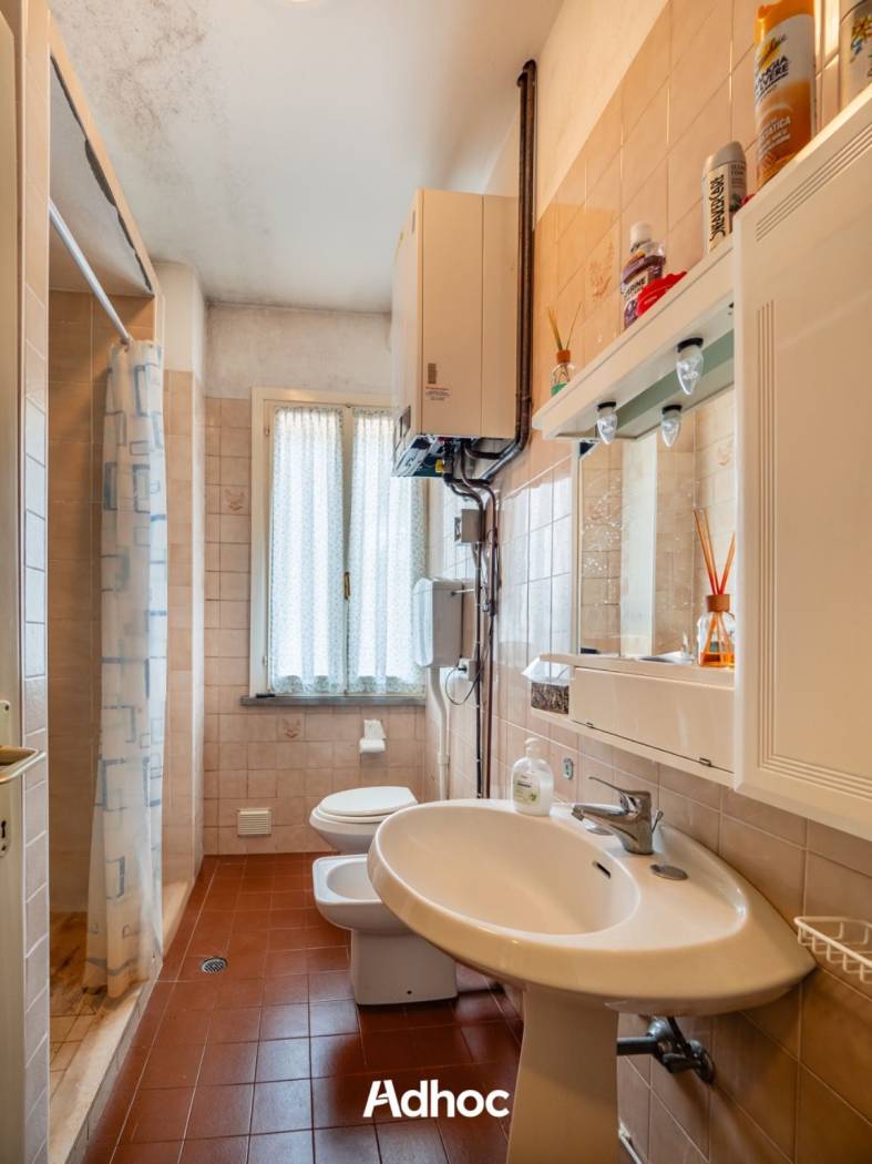 Bagno finestrato Con Doccia