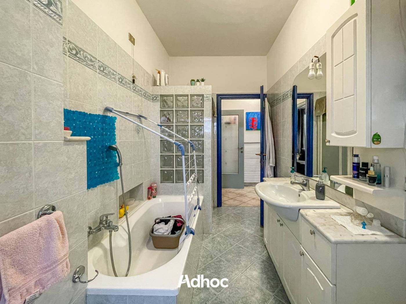 Bagno finestrato con vasca_v2