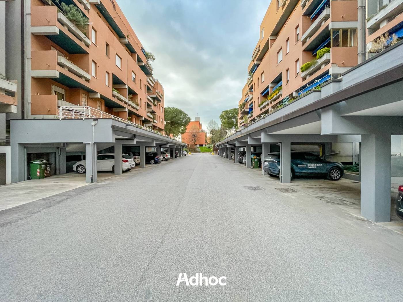 Contesto e parcheggio condominiale